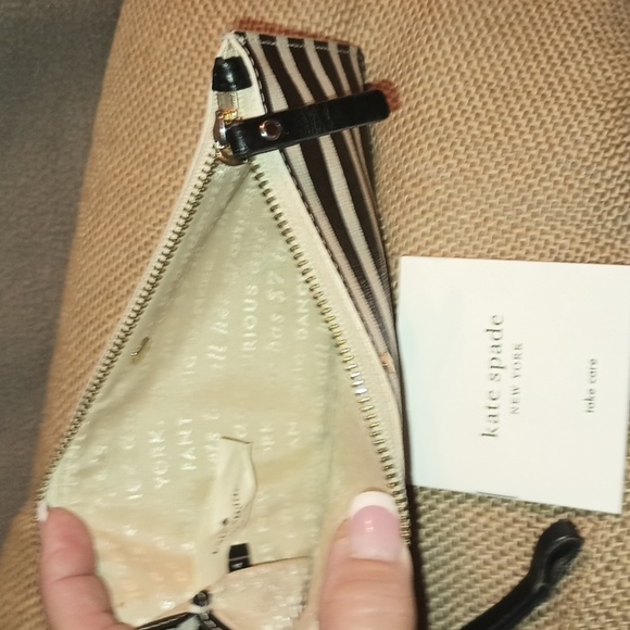 Kate Spade Crossbody 3 Set, Wallet And Wristlet - Picture 6 of 14